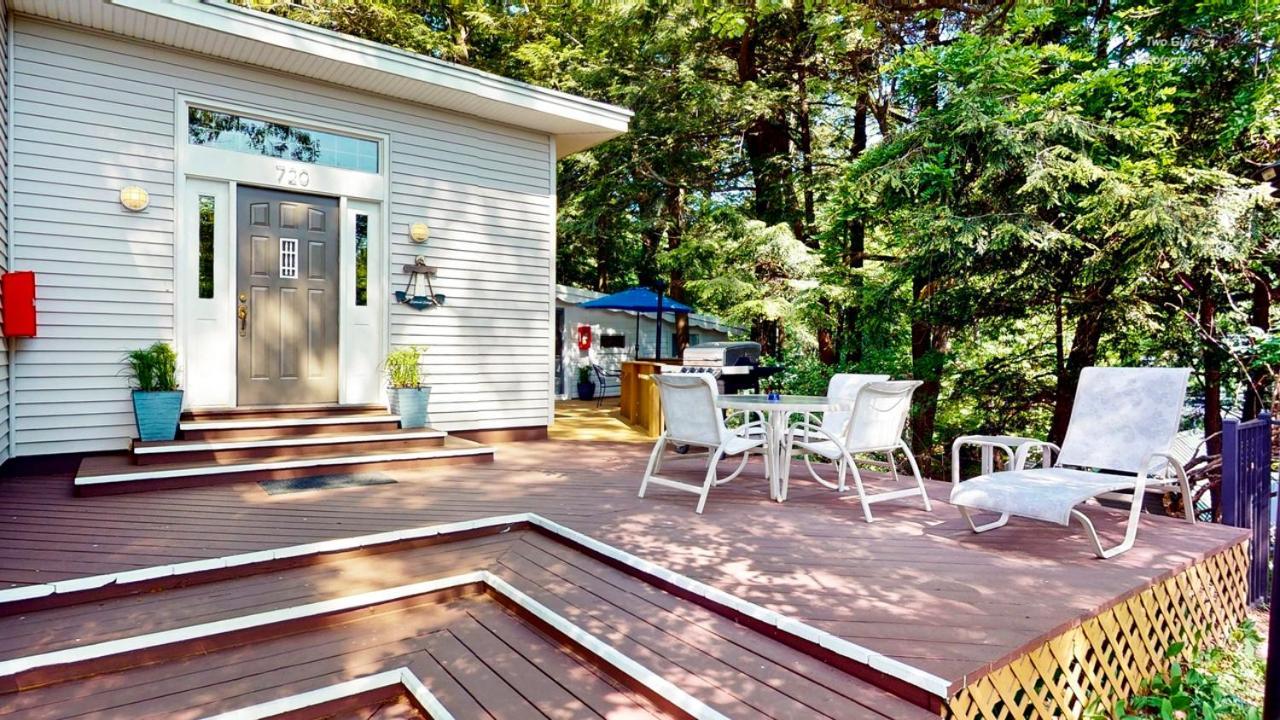 Holiday Hill Resort Saugatuck Esterno foto