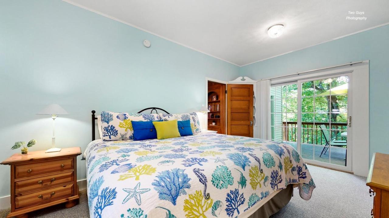 Holiday Hill Resort Saugatuck Esterno foto