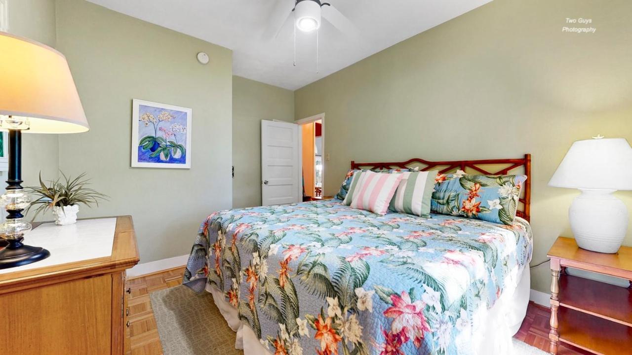 Holiday Hill Resort Saugatuck Esterno foto