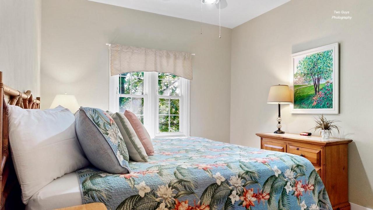 Holiday Hill Resort Saugatuck Esterno foto