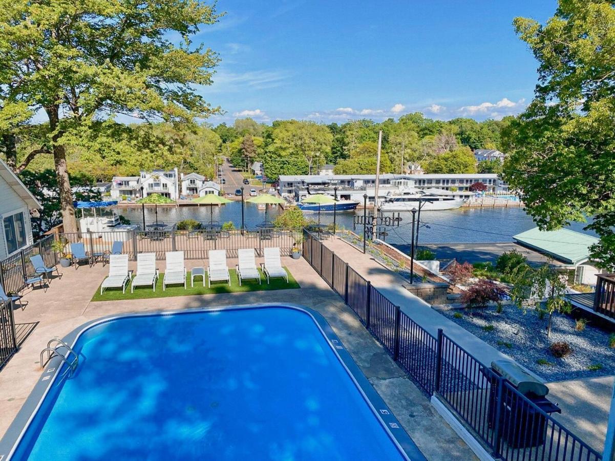 Holiday Hill Resort Saugatuck Esterno foto