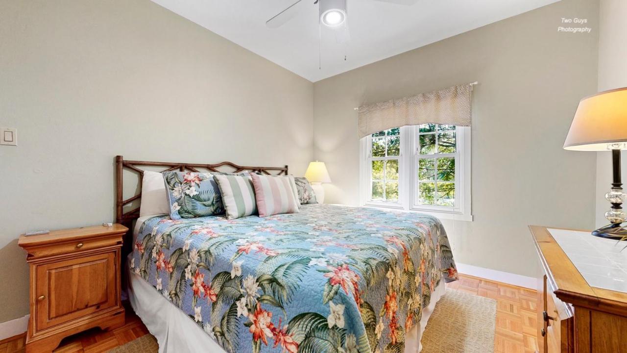Holiday Hill Resort Saugatuck Esterno foto