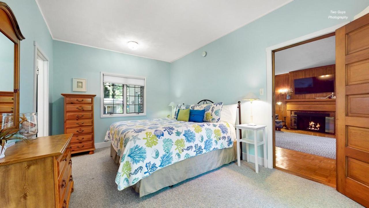 Holiday Hill Resort Saugatuck Esterno foto