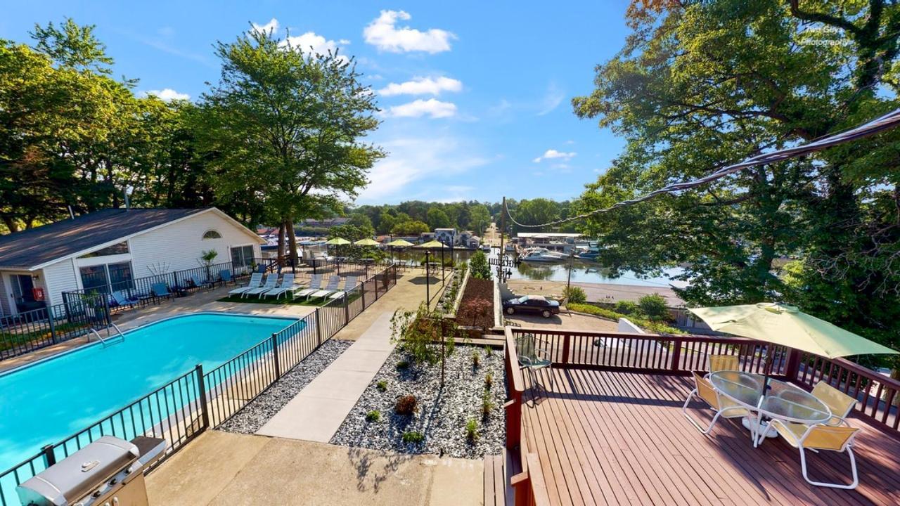 Holiday Hill Resort Saugatuck Esterno foto