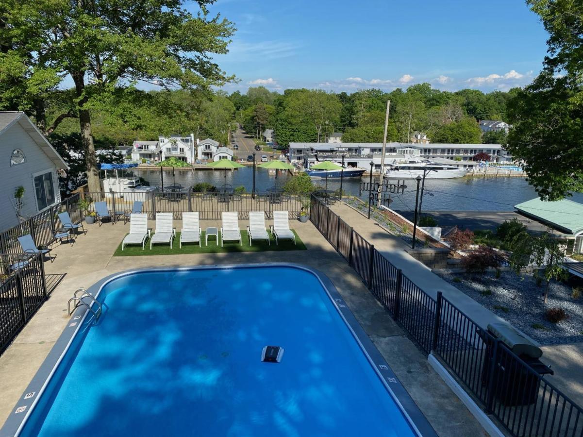 Holiday Hill Resort Saugatuck Esterno foto