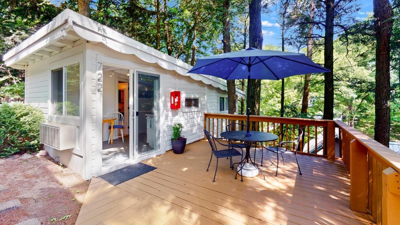 Holiday Hill Resort Saugatuck Esterno foto
