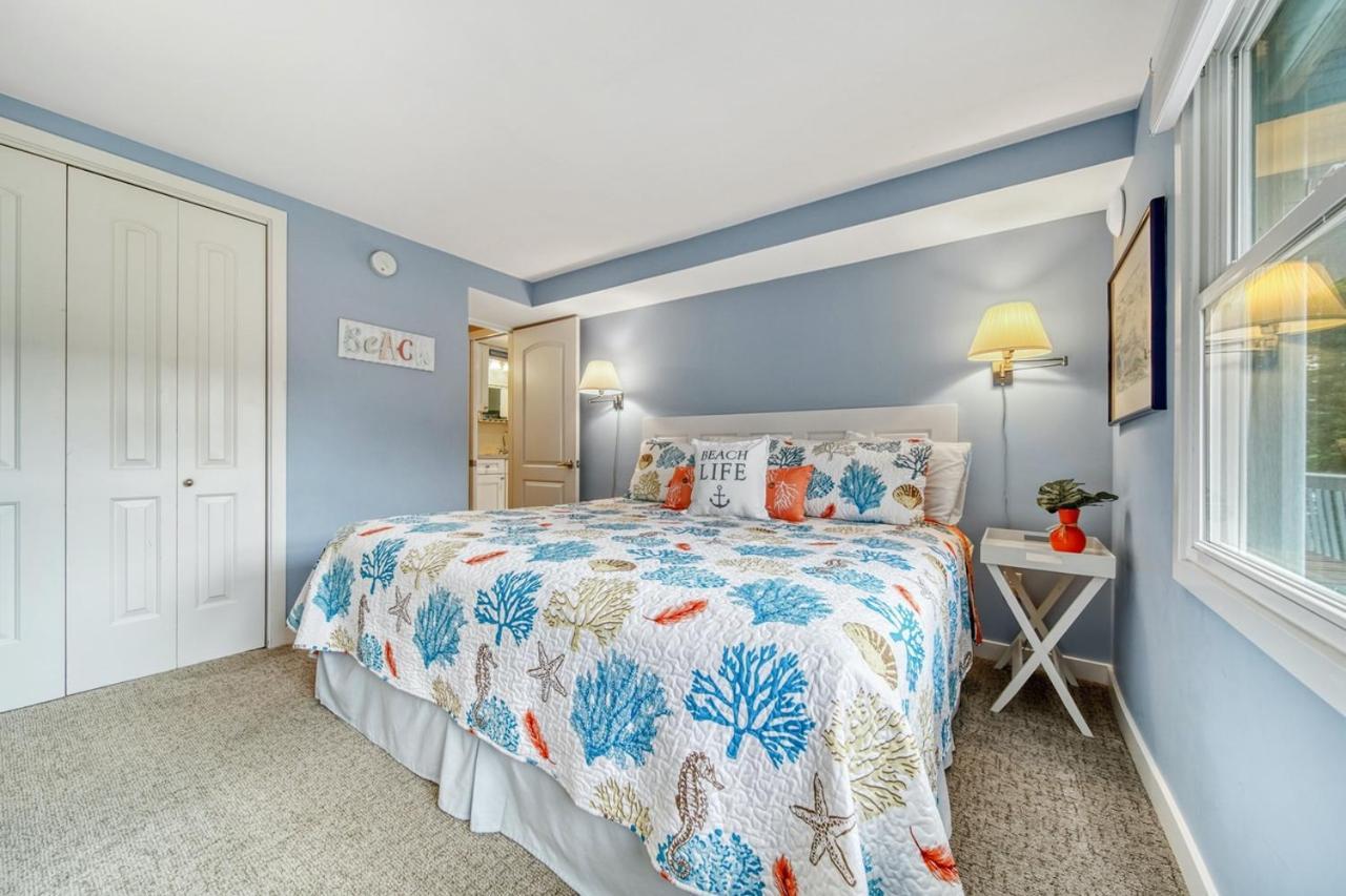 Holiday Hill Resort Saugatuck Esterno foto