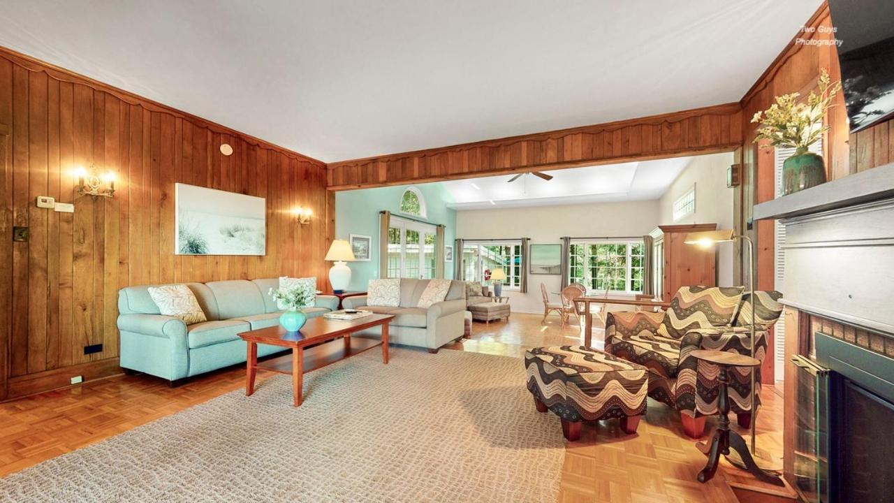 Holiday Hill Resort Saugatuck Esterno foto
