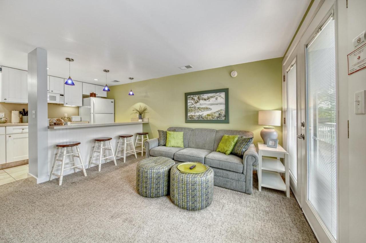 Holiday Hill Resort Saugatuck Esterno foto