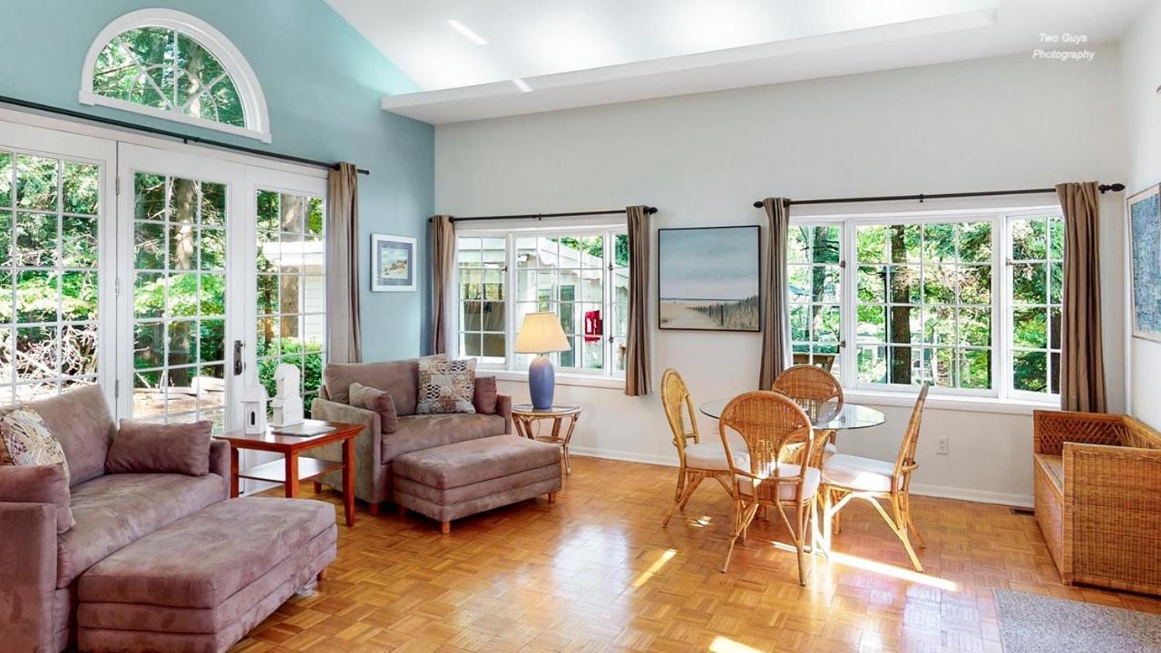 Holiday Hill Resort Saugatuck Esterno foto