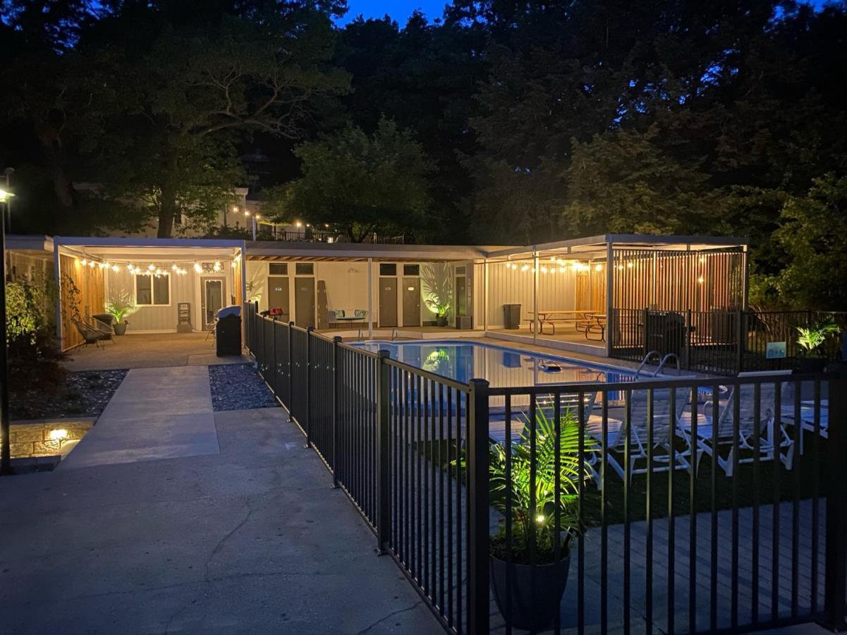 Holiday Hill Resort Saugatuck Esterno foto