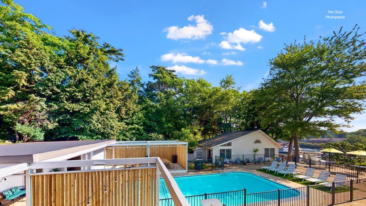 Holiday Hill Resort Saugatuck Esterno foto