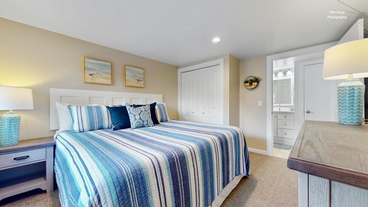 Holiday Hill Resort Saugatuck Esterno foto