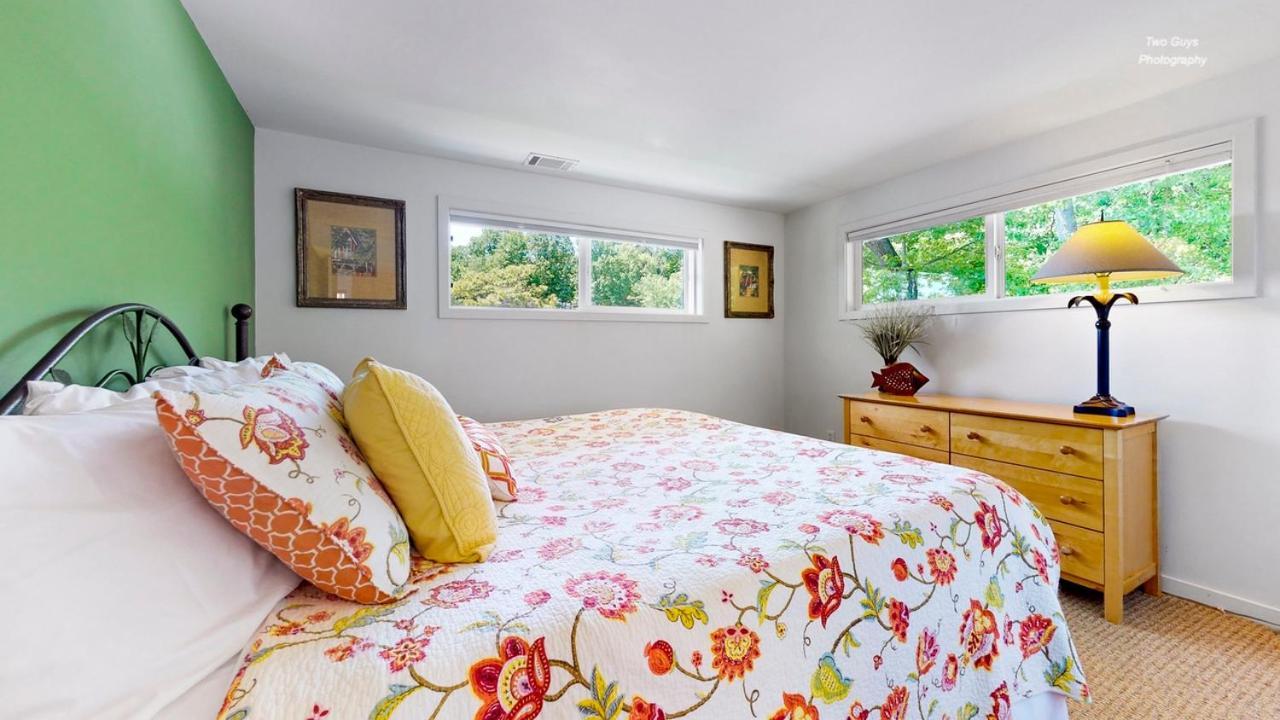 Holiday Hill Resort Saugatuck Esterno foto