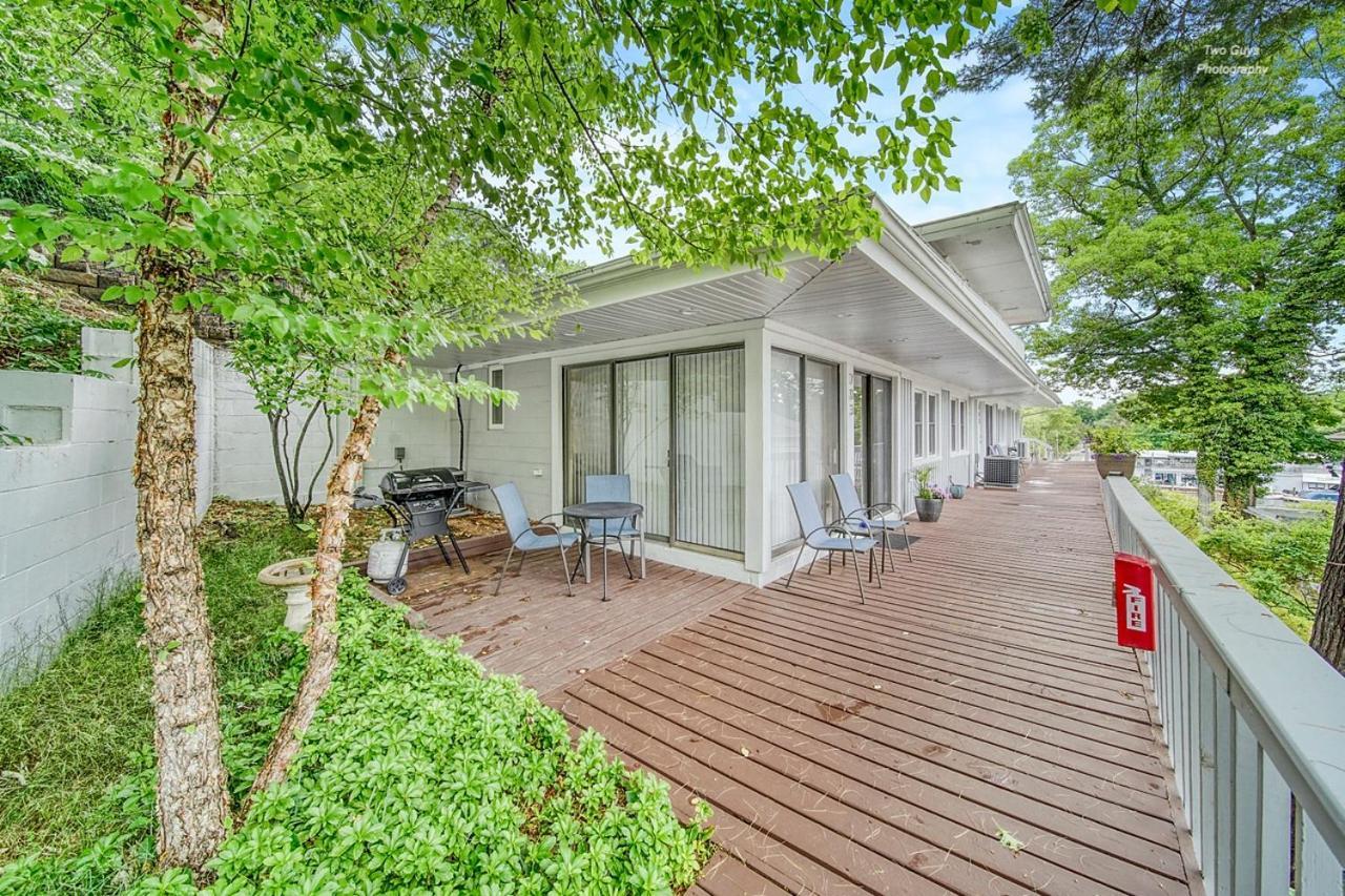 Holiday Hill Resort Saugatuck Esterno foto