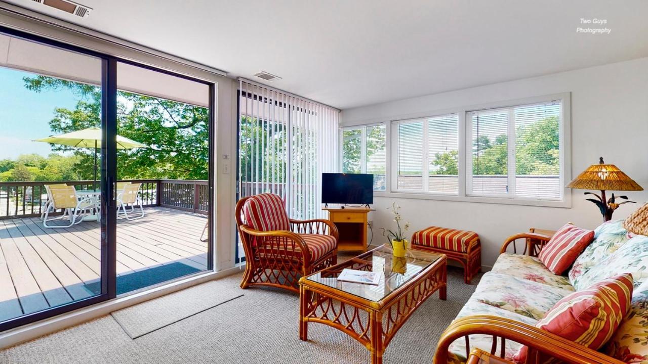 Holiday Hill Resort Saugatuck Esterno foto
